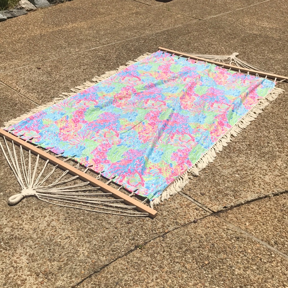 LILLY PULITZER HAMMOCK - LOVERS CORAL